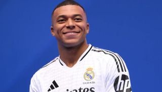 مبابي يهنئ باريس سان جيرمان بعد تتويجه بدوري الأبطال