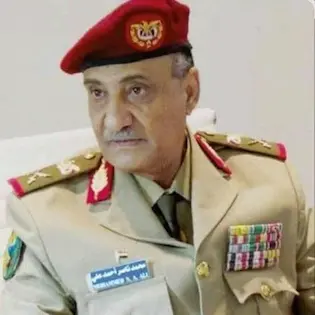 محمد ناصر أحمد وزير الدفاع الذي حوصر بين الولاء والاتهامات