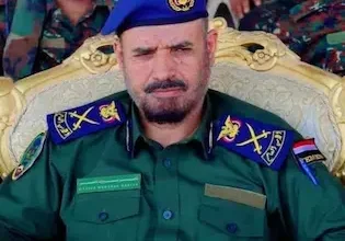 اللواء ناصر مبروك بن رقيب أثناء حضوره حفل عسكري في مارب