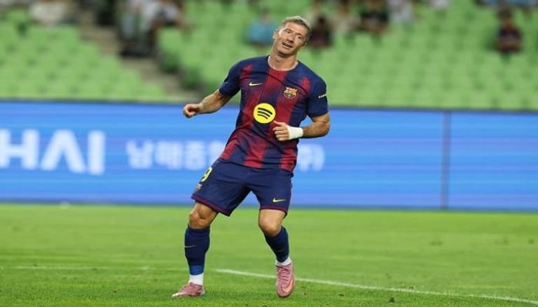 ليوندكوسكي مهاجم برشلونه