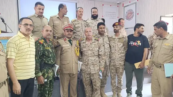 العقيد صالح محمد العبدلي اثناء مناقشته رسالة الماجستير